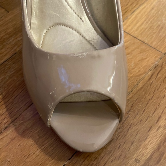 Women's Rainaa Peep Toe Platform Stiletto Dress Pumps in shiny nude - Picture 4 of 9